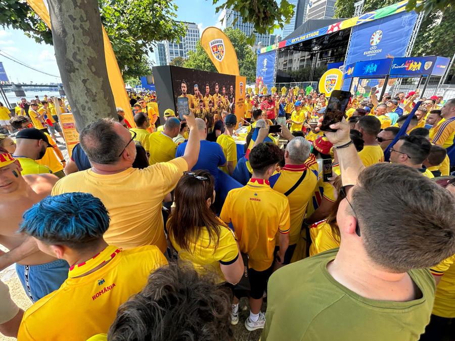 Am cucerit și Frankfurt! Fanii au făcut deja spectacol pe străzi, dar și slovacii au atras multe priviri: „Eroii noștri, vă iubim”