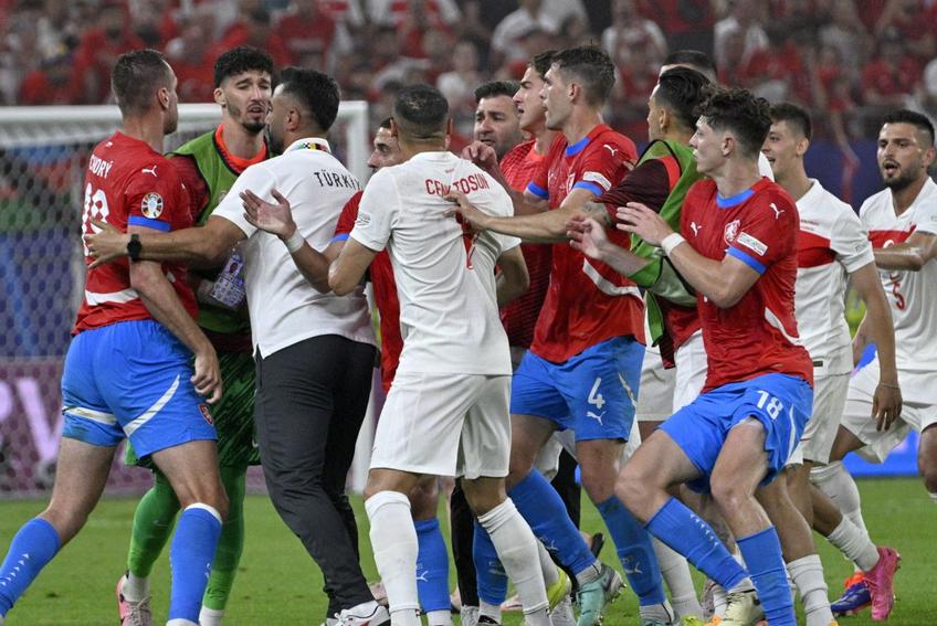 Altercația de la finalul meciului Cehia - Turcia / Sursă foto: Imago Images