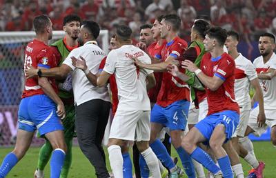 Au sărit la bătaie în fața lui Istvan Kovacs » Imagini revoltătoare la finalul celui mai tensionat meci de la Euro 2024
