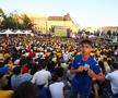 Atmosferă electrizantă în Piața George Enescu în trimpul meciului România - Slovacia / foto: Ionuț Iordache