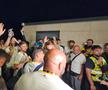 Imagini EPICE de la petrecerea „tricolorilor” » Coman, Stanciu și colegii au cântat și au dansat cu fanii: „Suntem made în România!”