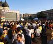 Atmosferă electrizantă în Piața George Enescu în trimpul meciului România - Slovacia / foto: Ionuț Iordache
