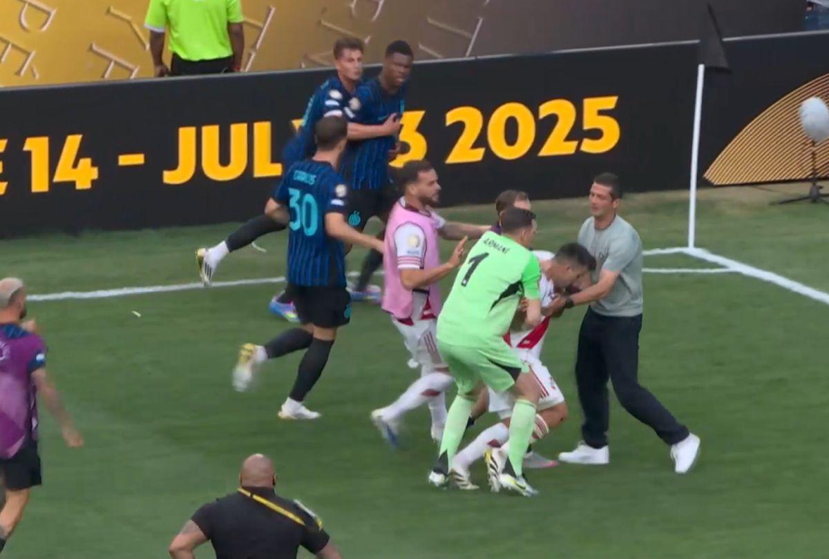 Scene tensionate la Inter - River Plate. Cristi Chivu, implicat direct