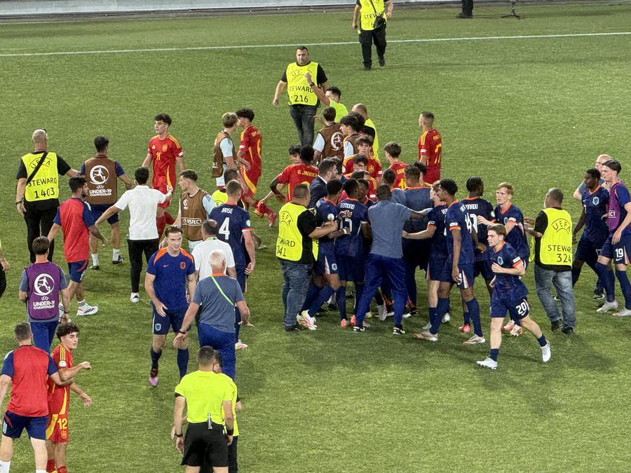 Spania U19 - Olanda U19 0-1. Viitor „portocaliu”: un autogol pe Giulești a tranșat finala Europeanului U19. Burleanu și arbitrii, huiduiți la premiere