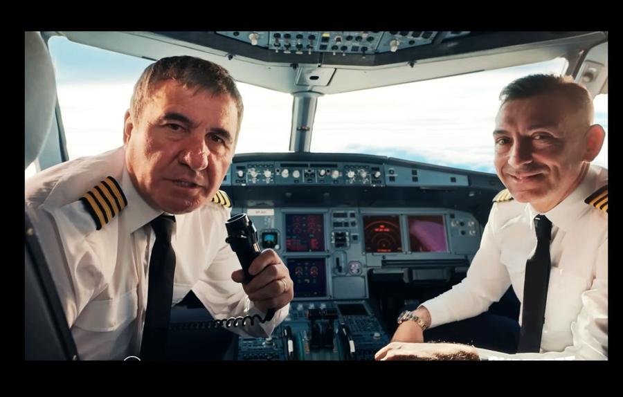 Gheorghe Hagi și Ilie Dumitrescu, într-un spot publicitar al Superbet „Potențial de nelegalitate în decizia CNA!” » E dreptul la muncă al vedetelor îngrădit, așa cum susține Ilie Năstase? Verdictul avocatului