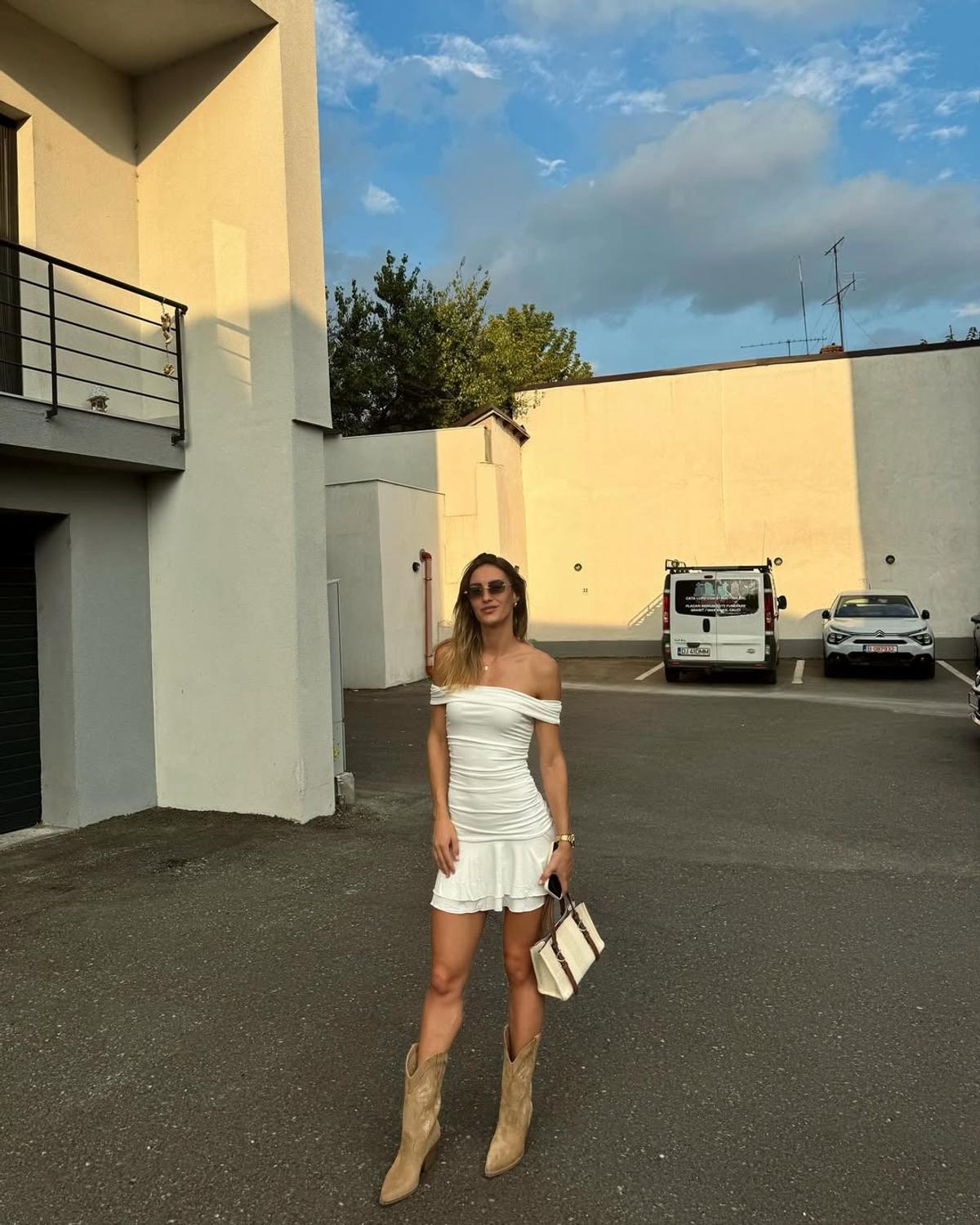 Noua handbalistă a vicecampioanei României, nuntă de vis în Muntenegru! Alegere curajoasă pentru rochie + imagini tari de la petrecerea „burlăcițelor”