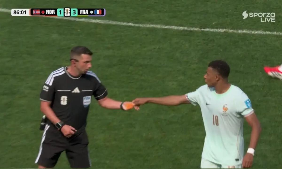 Kylian Mbappe, gest viral în Norvegia - Franța