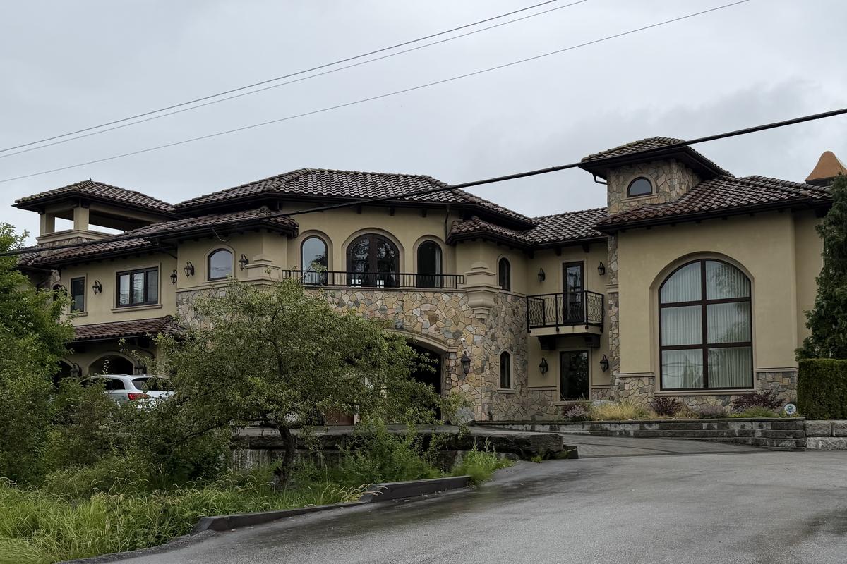 Sindromul Certeze lângă Vancouver » Ne-am trezit cazați într-o vilă colosală la Mondial: cum păcălesc canadienii statul