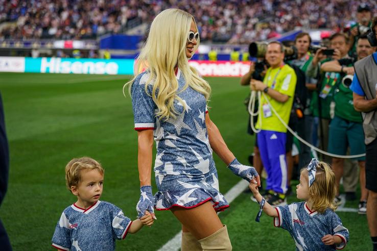Paris Hilton, apariție surpriză pe gazon, înainte de Turcia - SUA // foto: Imago