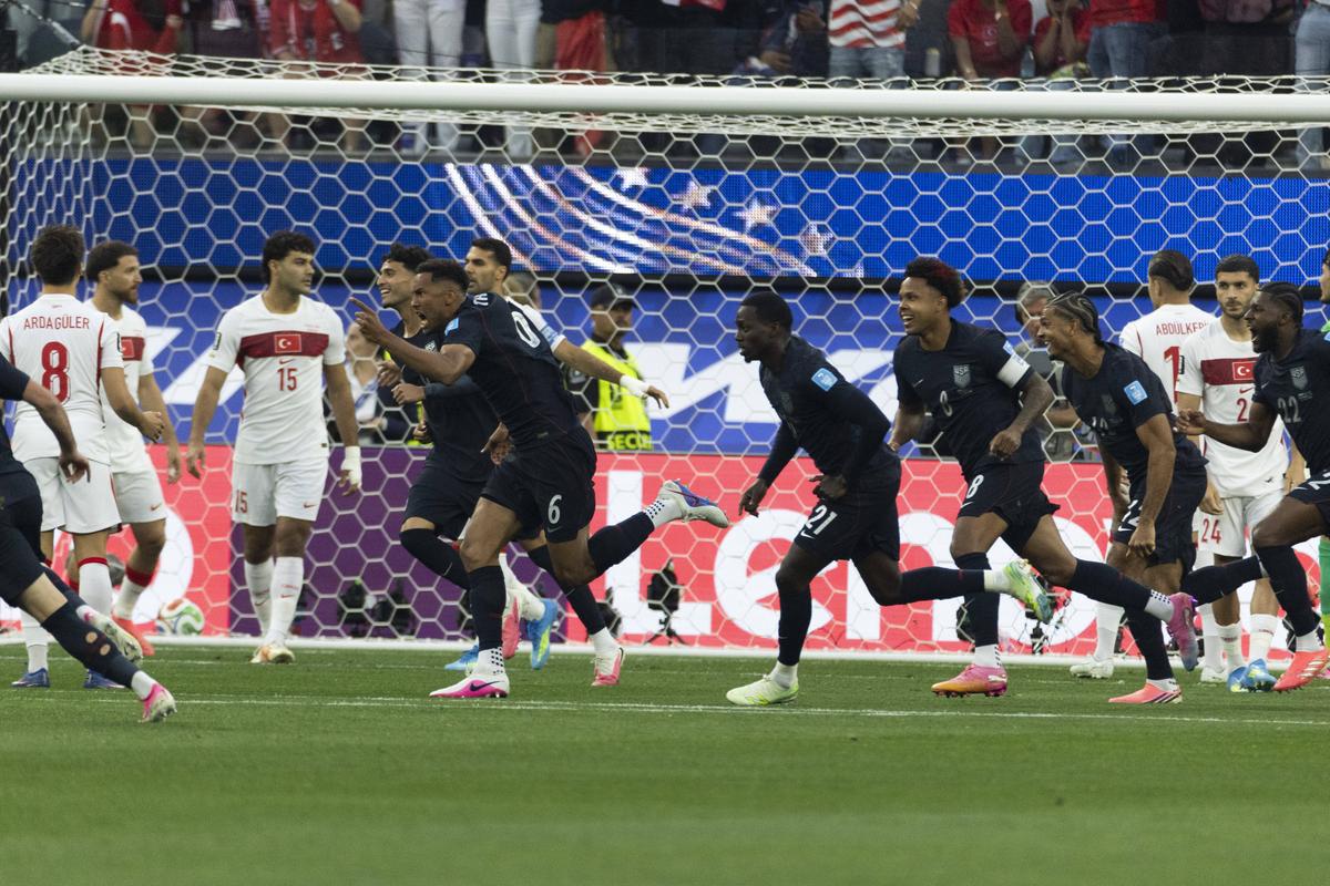 Final în Grupa D » Show la Los Angeles între SUA și Turcia, suspiciuni de blat la Paraguay - Australia: cine merge mai departe