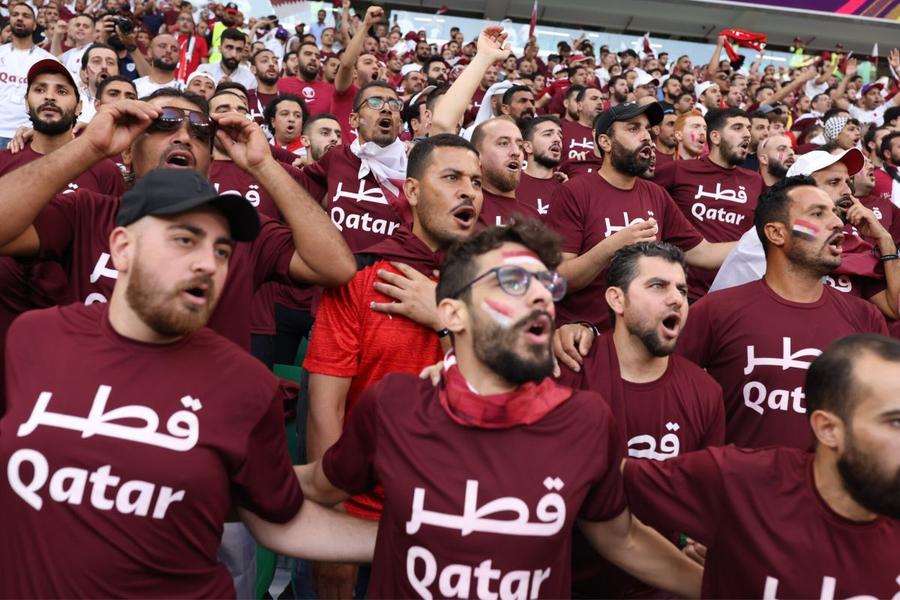 A fost Qatar susținută de fani cumpărați? » „Emirul le-a suportat deplasarea și toate cheltuielile de la Mondial!”