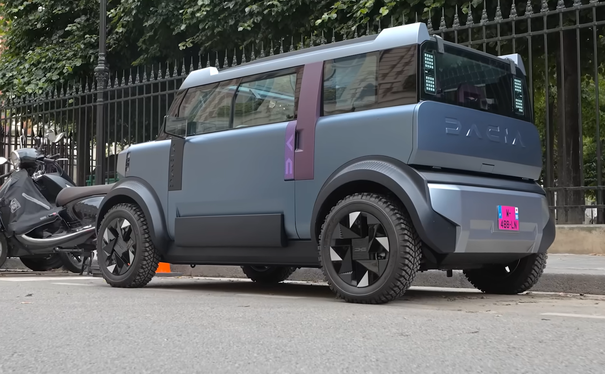 Dacia Hipster pe străzile din Paris