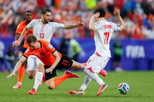 Frenkie de Jong (nr. 21) n-a avut spor nici contra Tunisiei / Foto: Imago