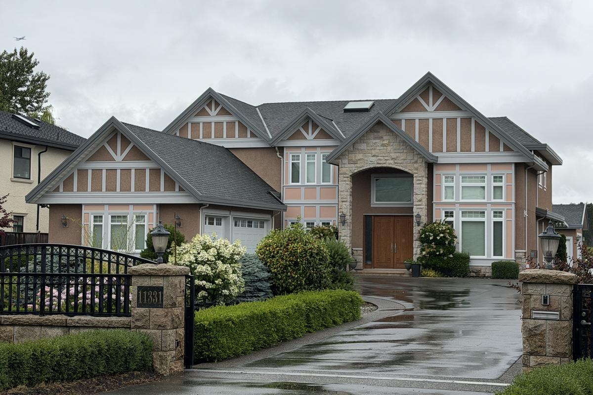 Monster-houses in Vancouver