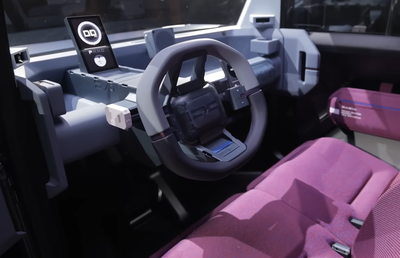 Noul model Dacia, în premieră pe străzile din Paris » Trecătorii au fost uimiți: „E mașina viitorului”