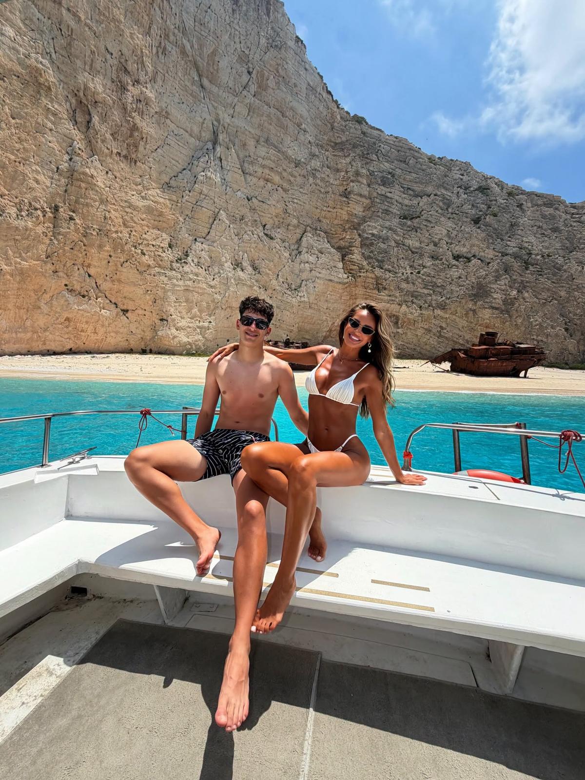 Diana Munteanu, de la studioul de Mondial direct pe plajele din Grecia