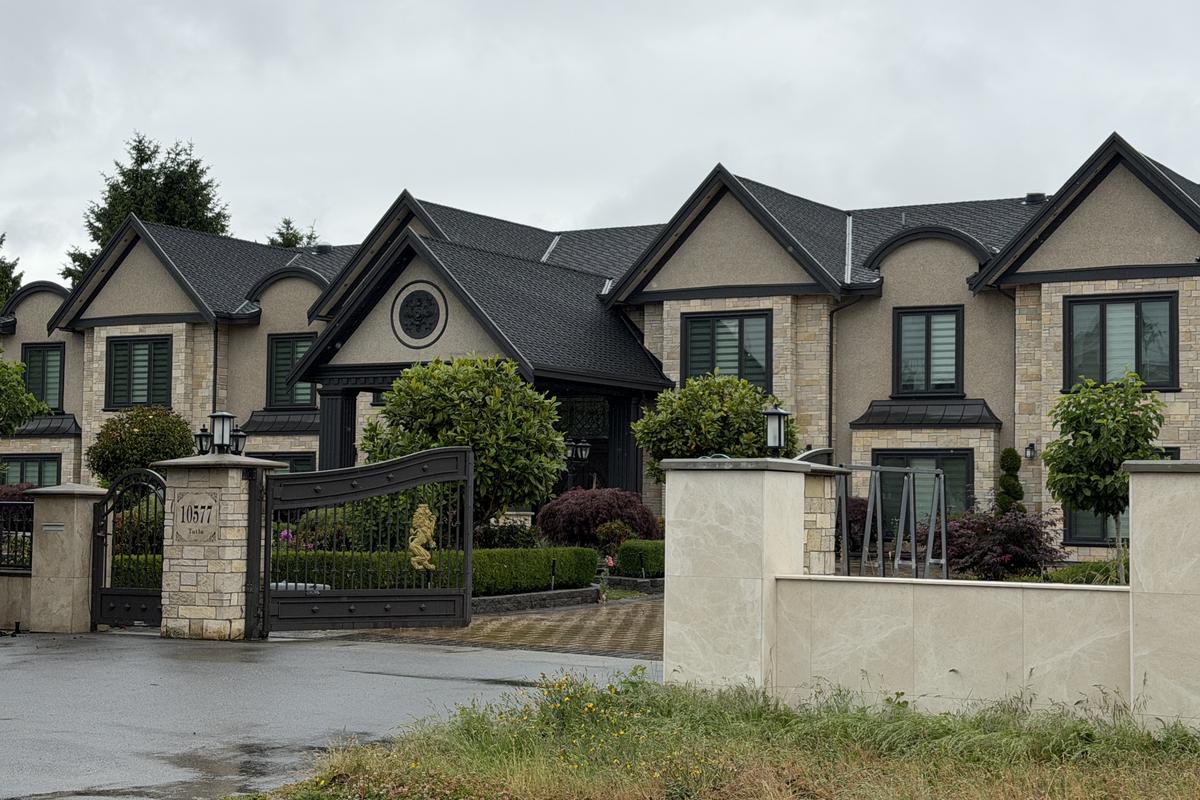 Sindromul Certeze lângă Vancouver » Ne-am trezit cazați într-o vilă colosală la Mondial: cum păcălesc canadienii statul