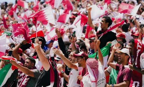 Suporterii qatarezi au asistat la meciurile cu Elveția (1-1), Canada (0-6) și Bosnia-Herțegovina (1-3)