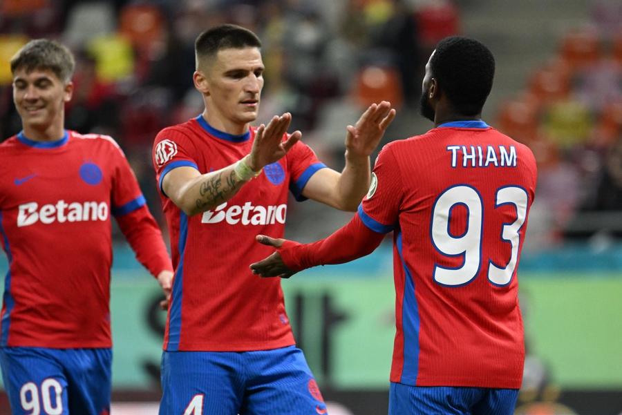 Daniel Graovac (stânga) și Mamadou Thiam (dreapta) / Foto: Imago Images Rapid l-a întors din drumul spre Brașov și l-a convins să vină în Giulești pe un salariu mai mic