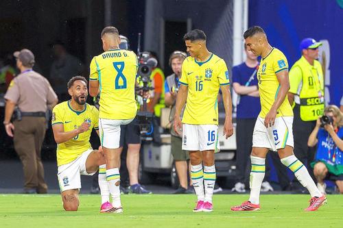 Bruno Guimaraes, cu numărul 8, a oferit 3 pase decisive la acest Campionat Mondial // foto: Imago Images