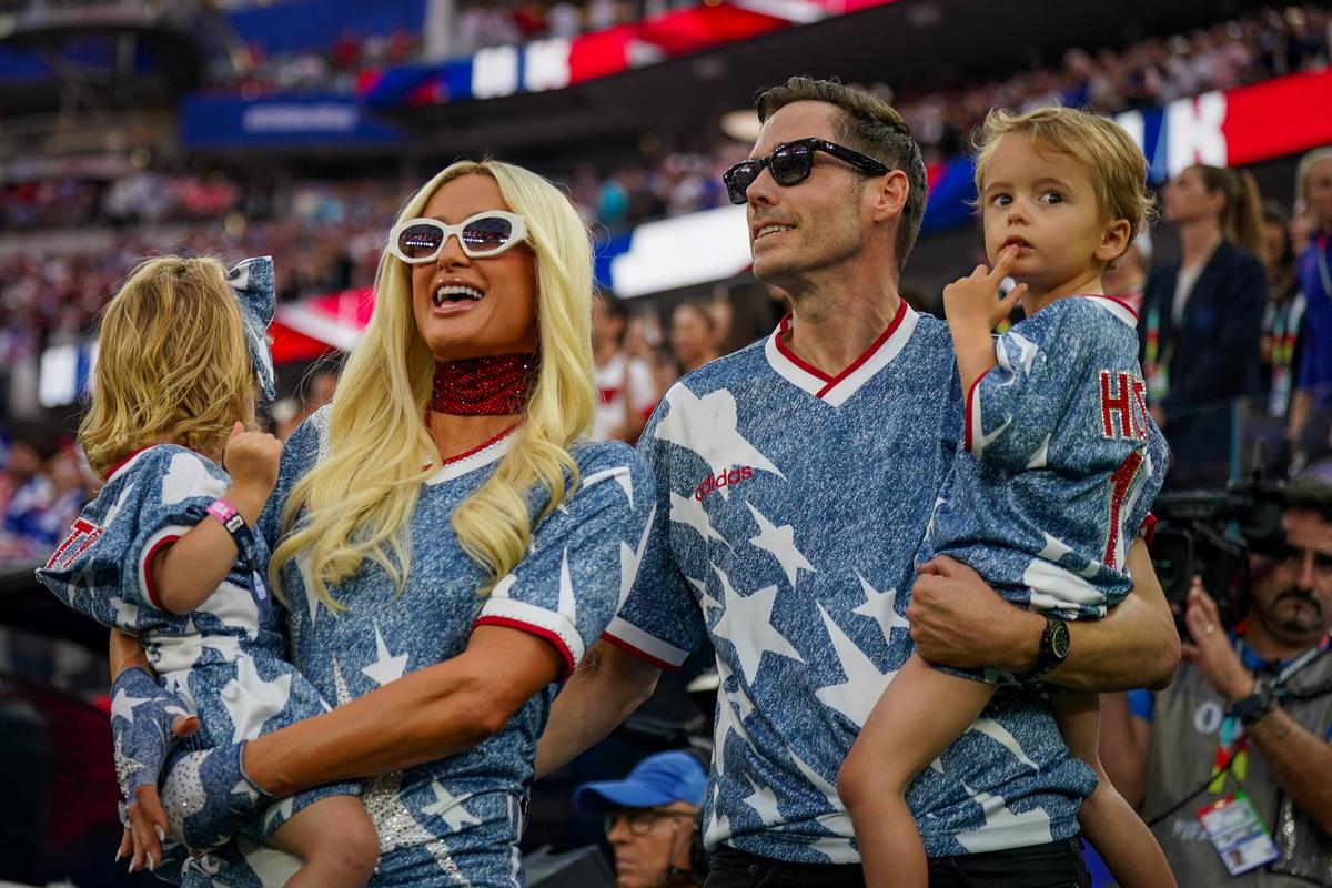 Paris Hilton, apariție surpriză pe gazon, înainte de Turcia - SUA // foto: Imago