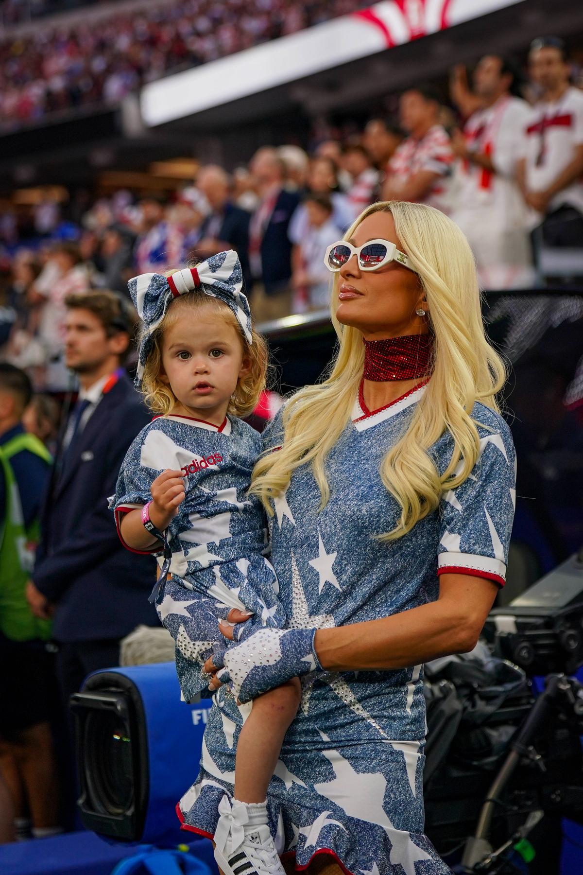 Paris Hilton, apariție surpriză pe gazon, înainte de Turcia - SUA // foto: Imago