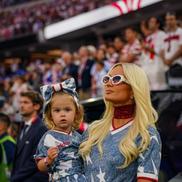 Paris Hilton, apariție surpriză pe gazon, înainte de Turcia - SUA // foto: Imago