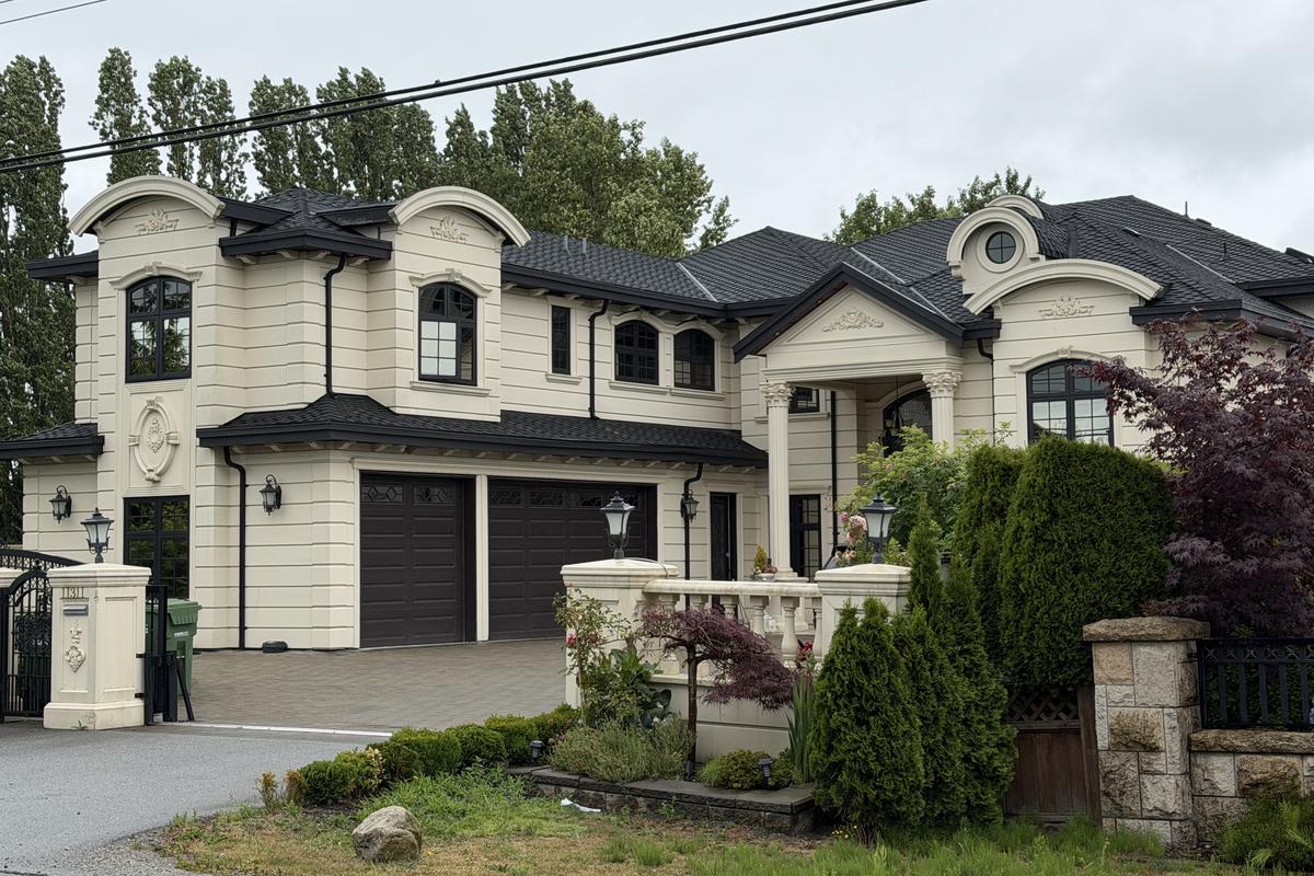 Monster-houses in Vancouver