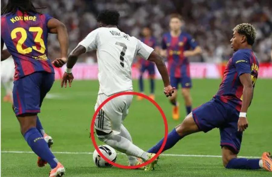Faza din careul lui Real Madrid cu intrarea lui Lamine Yamașl asupra lui Vinicius Jr. din derbyul cu Barcelona (2-1) Protest depus la FIFA după controversa de la Mondial: „Nu există consecvență” » În Spania s-a judecat pe dos