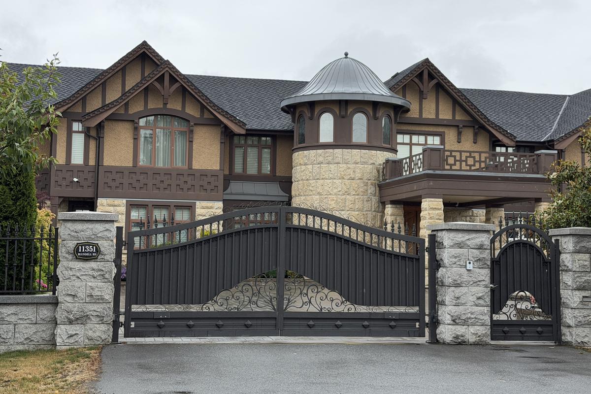 Monster-houses in Vancouver