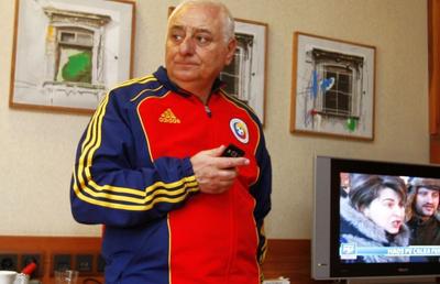 Pompiliu Popescu: „Fotbaliștii nu pot alerga cu mască, e o prostie!” » Soluția fostului medic al naționalei
