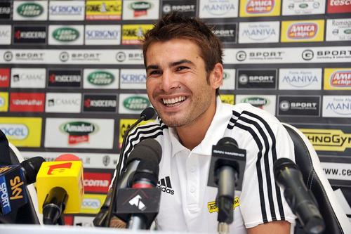 Adrian Mutu este cel mai bun marcator din istoria naționalei României, alături de Gică Hagi (35 de goluri)