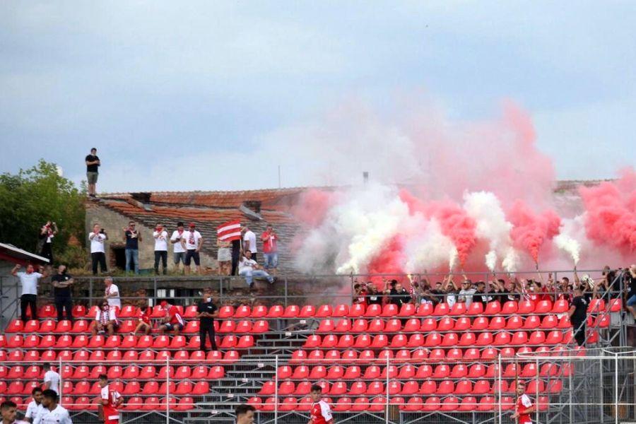Ultrașii arădenilor au comis-o! Scene halucinante la UTA - Rapid! Suporterii arădeni au ignorat orice regulă și au intrat în stadion + torțe și scandări rasiste