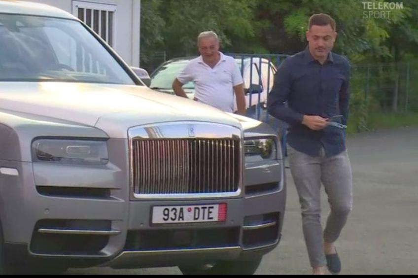 Mirel Rădoi, alături de noul său bolid. Sursă foto: TV Telekom Sport