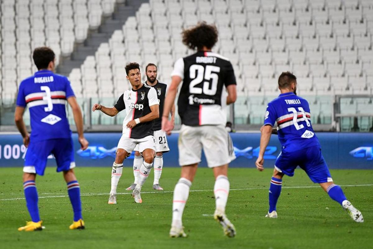 JUVENTUS. VIDEO N-au mai ținut cont de nimic! Maurizio Sarri a primit țigara de la un jucător, la interviuri: „O meriți!”