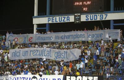 De la episodul „Poștașul” și până la cele mai aprige mesaje » 35 de imagini spectaculoase din rivalitatea Craiova - Dinamo