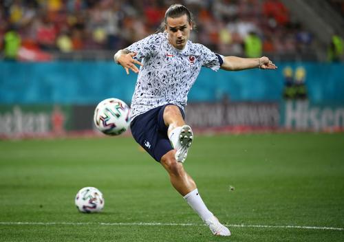 Campionul mondial francez Antoine Griezmann, 30 de ani, din 2019 pe ”Camp Nou”, a acceptat să i se reducă salariul pentru a continua la Barcelona