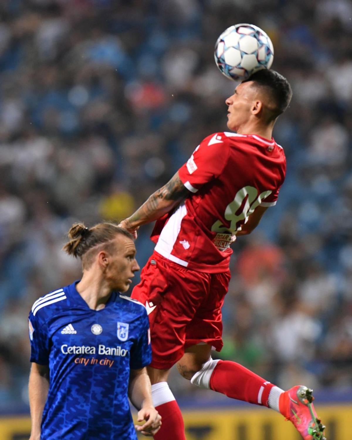 După 10 ani » Galeria lui FCU Craiova, spectacol pe „Oblemenco” + n-au uitat de rivala din oraș