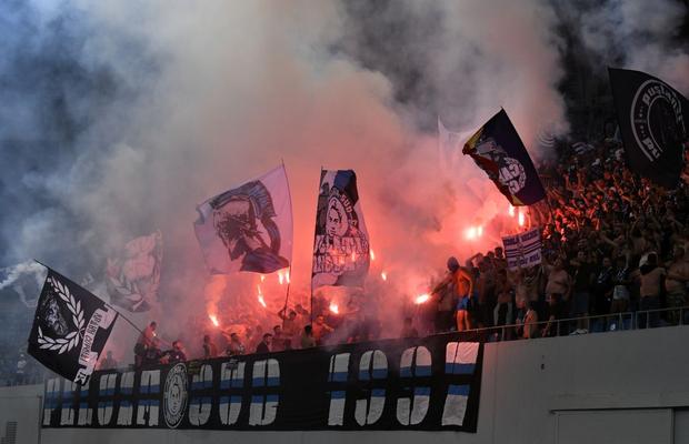 FCU Craiova - Dinamo. Moment neașteptat pe „Ion Oblemenco” » Bannerul oltenilor a fost aplaudat de dinamoviști!