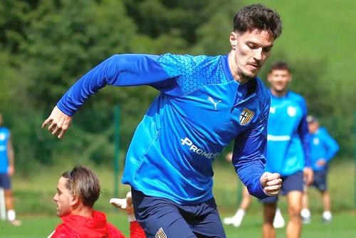 Dennis Man e ameninţat de ultimele mutări de la Parma. Foto: Instagram