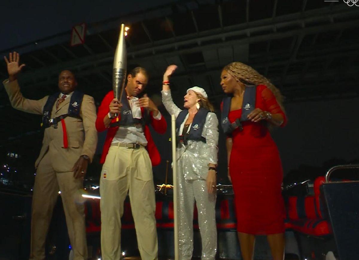 Rafa Nadal, Nadia Comăneci, Carl Lewis și Serena Williams au purtat Flacăra Olimpică la Paris