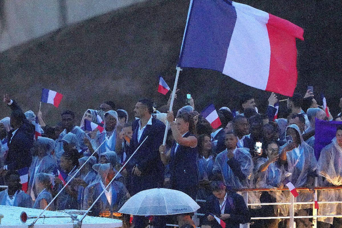„Ceremonie spectaculoasă" sau „Jefuirea culturală a Franței"? » Cum au văzut marile ziare, precum Le Monde sau Le Figaro, și oamenii politici ceremonia de deschidere a Jocurilor Olimpice: „A fost un haos vesel, ca Franța"