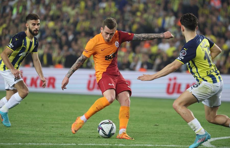 Alexandru Cicâldău a avut 5 goluri și 4 assisturi în 41 de partide la Galatasaray / Foto: Imago Mourinho a făcut cea mai scumpă achiziție din istoria fotbalului turc! Primul român în top e pe locul 52