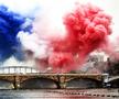 Cerul Parisului a fost acoperit cu fumigene albastru-alb-roșu / FOTO: Imago Images