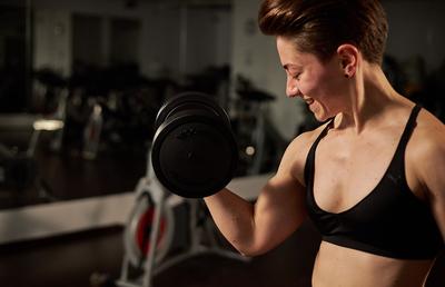Totul despre masa musculară: ce trebuie să mâncăm pentru hipertrofie, legătura mai puţin ştiută dintre muşchi şi glicemie + Ce este sarcopenia şi cum o putem încetini