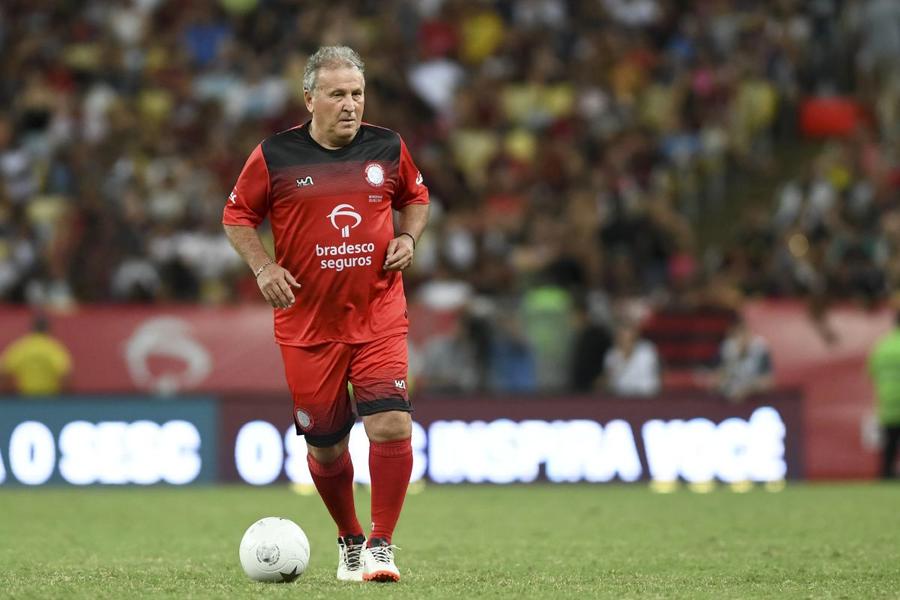 Zico la un meci demonstrativ / Foto: Imago Legenda Braziliei a fost jefuită la Paris! Hoții i-au furat o servietă în valoare de 500.000 de euro
