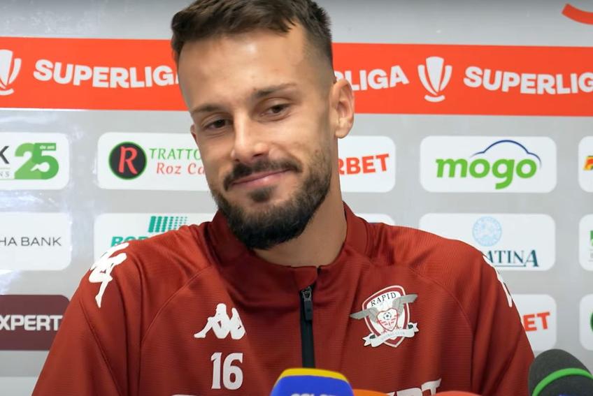 Hromada a uimit vorbind în limba română la flash-interviu