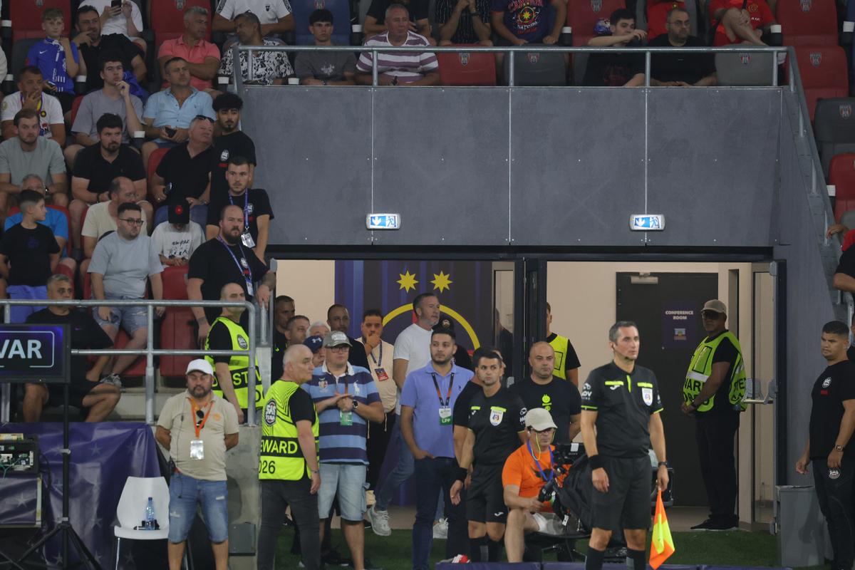 Ce s-a întâmplat pe teren, imediat după FCSB - Farul: MM Stoica a coborât de urgență din lojă! Găman, înjurat de tot stadionul