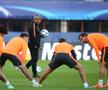 Play-off Liga Campionilor, Viena, Austria, 18 august 2015, Mircea Lucescu și echipa Șahtior Donețk, înaintea meciului cu SK Rapid Viena. Foto: Imago