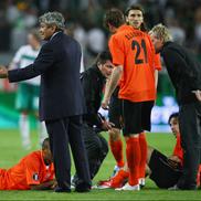Mircea Lucescu își încurajează jucătorii înainte de startul prelungirilor, în finala Cupei UEFA dintre Șahtior Donețk și Werder Bremen, pe stadionul Sukru Saracoglu, 20 mai 2009, Istanbul, Turcia. Foto: Getty Images